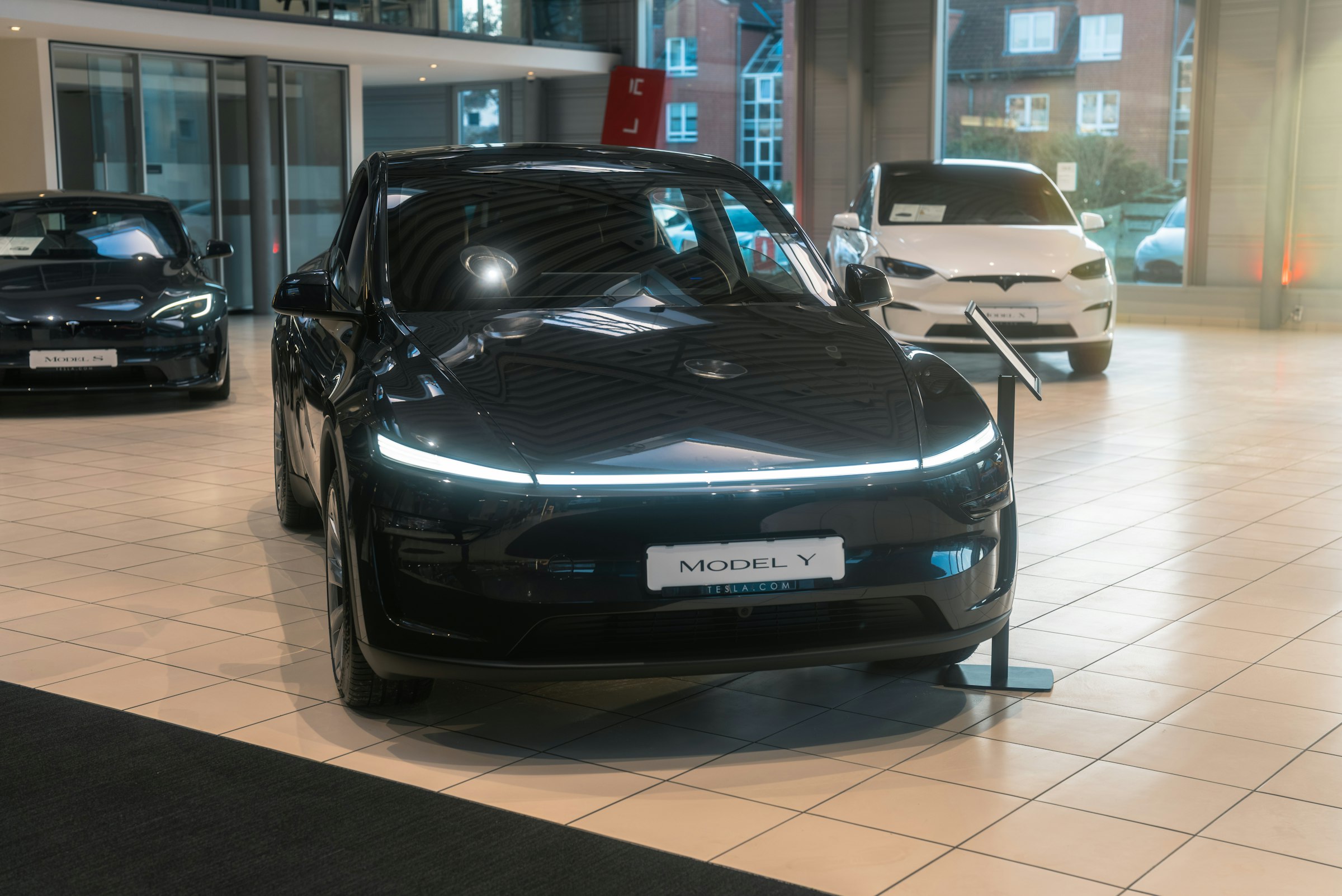 Tesla vstupuje do Vietnamu: VinFast dostal nového rivala