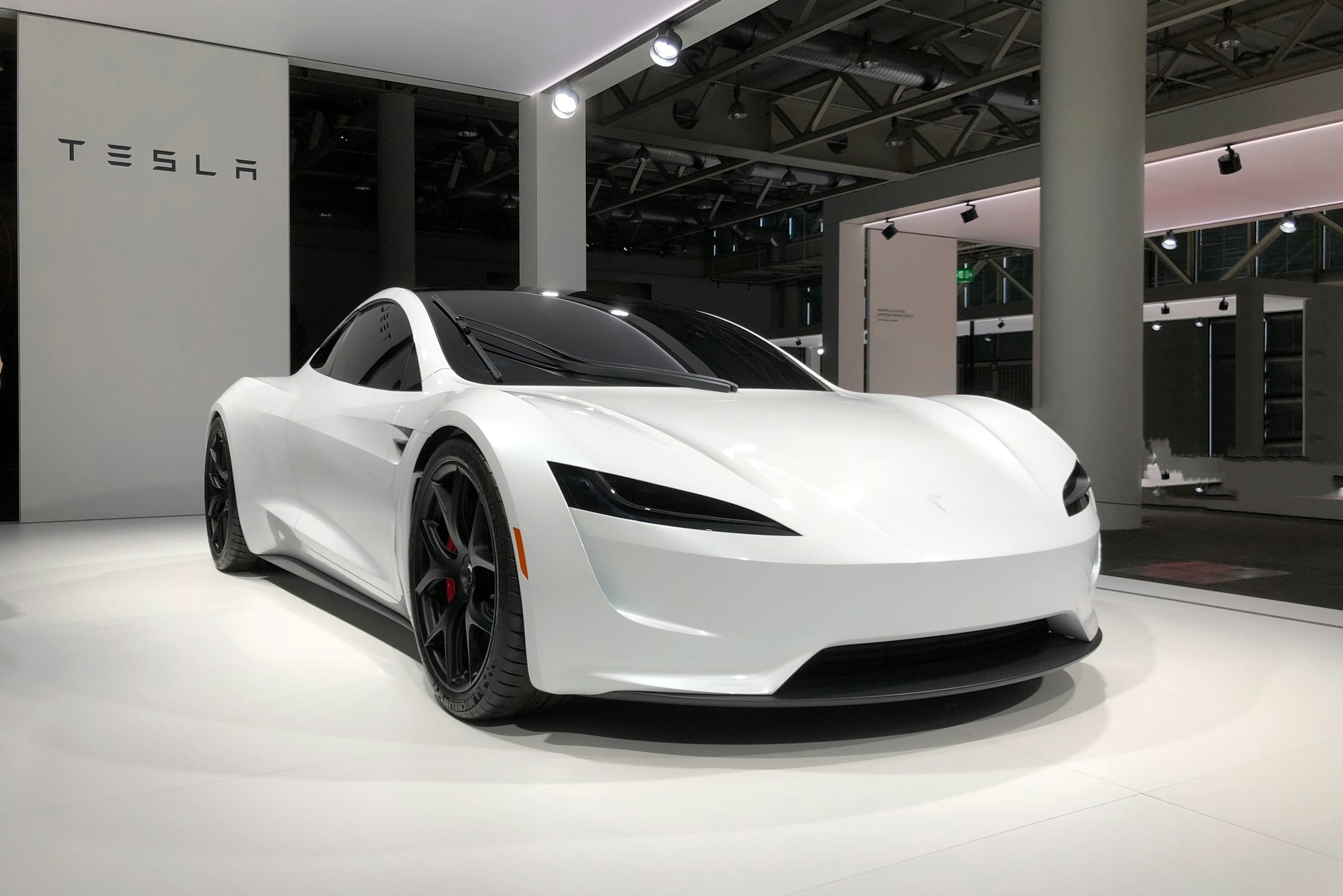 Tesla Roadster létá! FAA zavřela nebe nad SpaceX